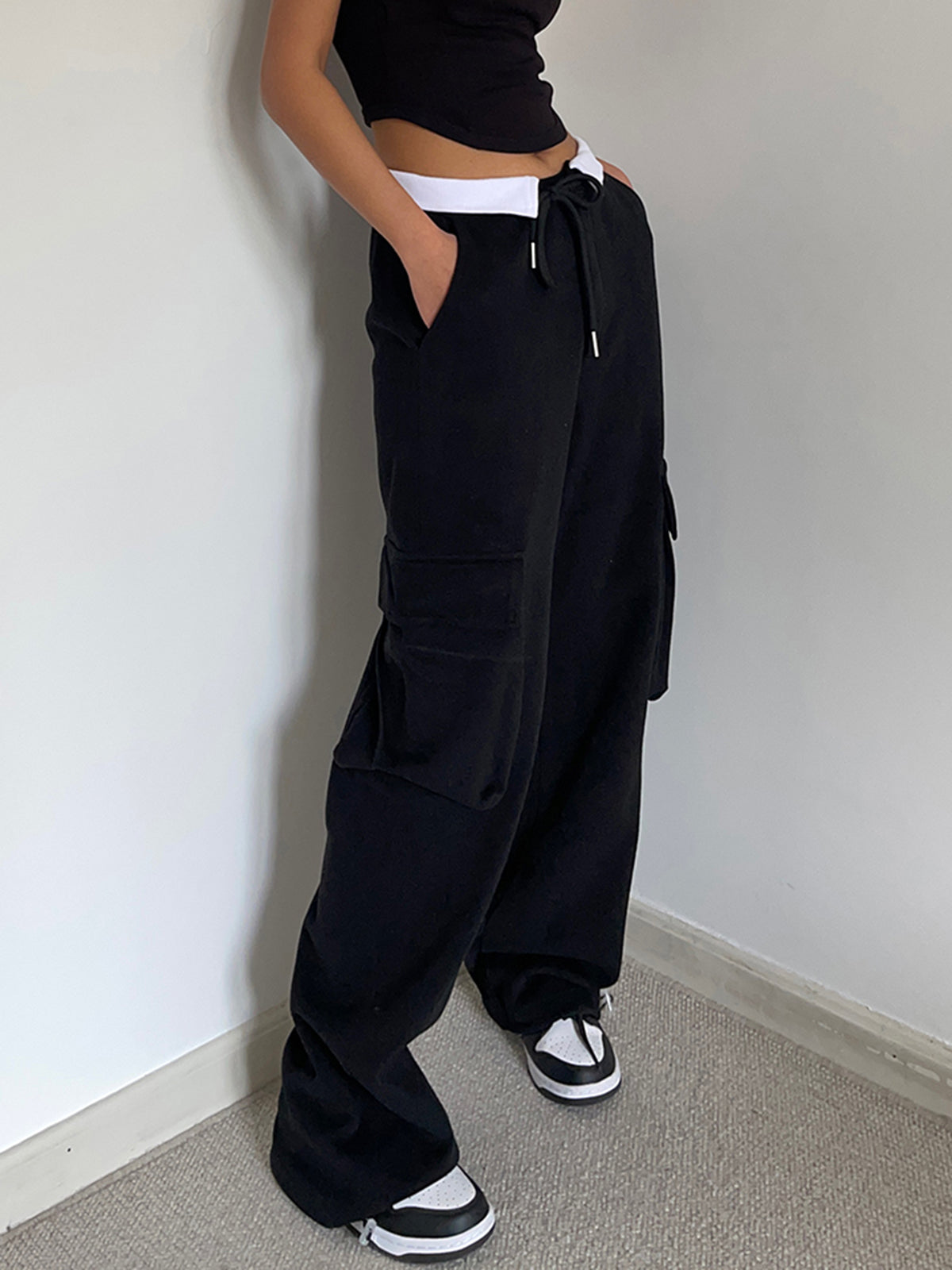 Contrast Waistband Cargo Sweatpants