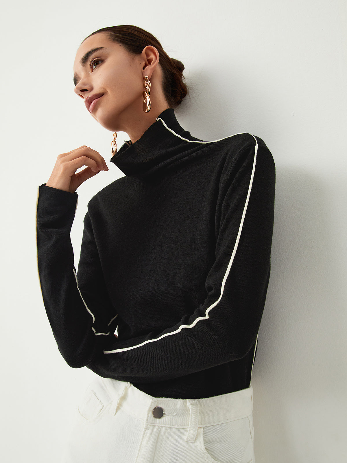 Contrast Piping Turtleneck Long Sleeve Top