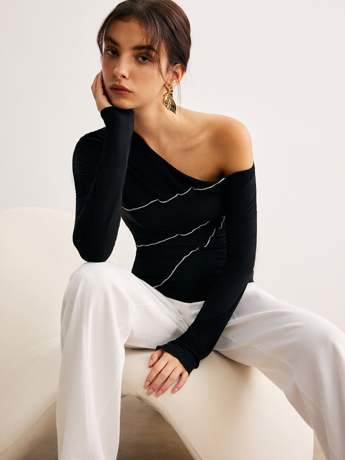 One-Shoulder Contrast Piping Skinny Blouse