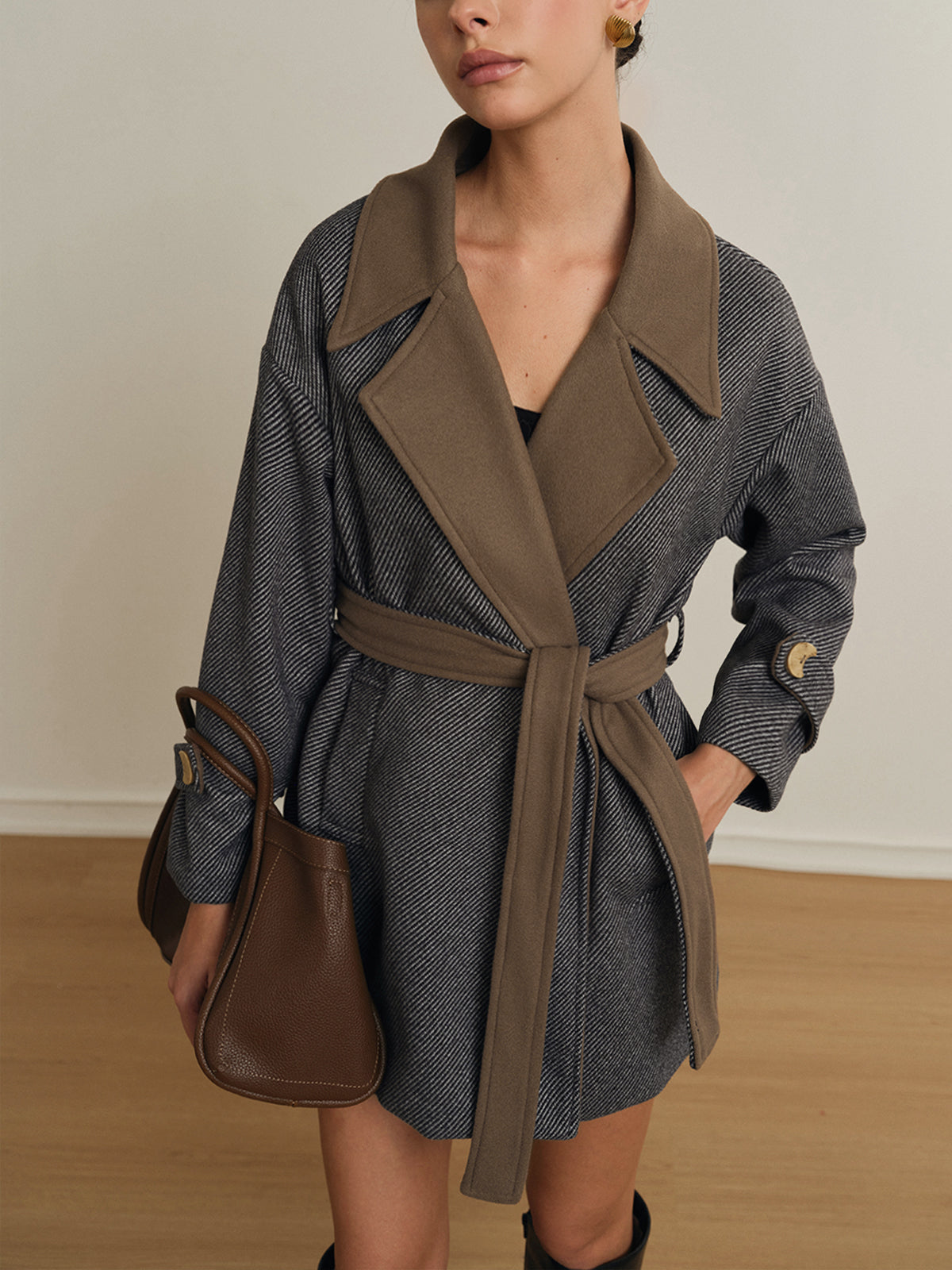 Versatile Contrast Collar Belted Wool Coat